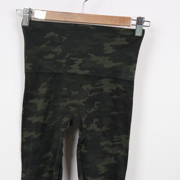 NWOT Spanx Seamless Cropped Leggings size M - Picture 9 of 10